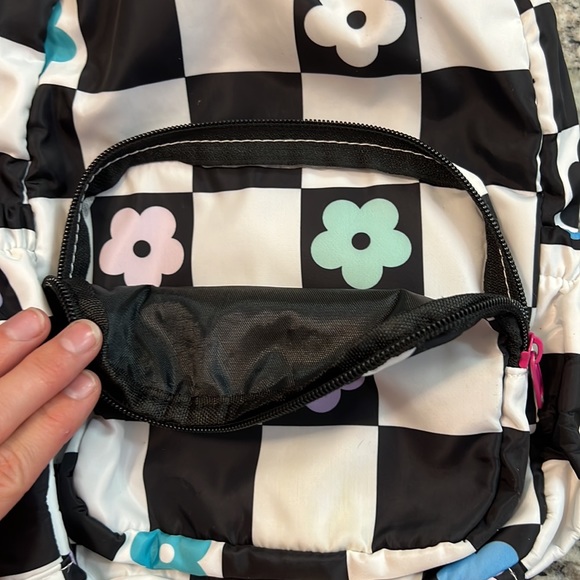 Claire’s checkered daisy small backpack - Picture 6 of 7